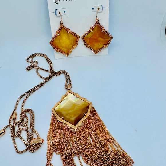 Kendra Scott Kingston necklace In Rose Gold and Kirsten Drop Earrings - Picture 2 of 6